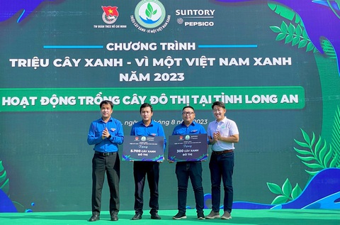 Suntory PepsiCo tiếp tục thực hiện cam kết phát triển bền vững tại Việt Nam- Ảnh 3. Phối hợp với Trung ương Đoàn thực hiện chương trình
