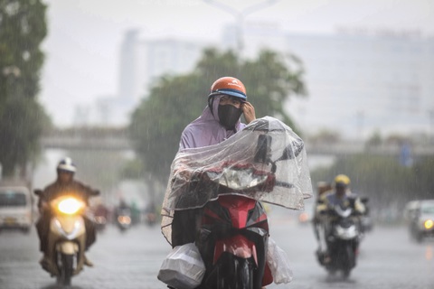 Thời tiết hôm nay 13-5: Nam Bộ, Tây Nguyên ngày nắng, chiều tối mưa dông- Ảnh 1. Hôm nay 13-5, Bắc Bộ thời tiết mưa sáng, Nam Bộ mưa chiều - Ảnh: PHƯƠNG QUYÊN