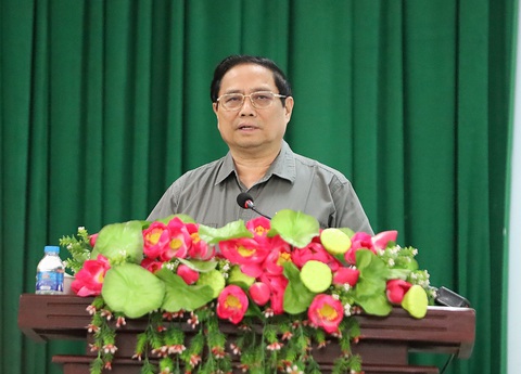Thủ tướng: Cả nước đang như đại công trường, địa phương phải cùng Chính phủ xử lý khi thiếu vật liệu- Ảnh 1. Thủ tướng Phạm Minh Chính tiếp xúc cử tri quận Ô Môn, TP Cần Thơ ngày 12-5 - Ảnh: PHẠM TRUNG
