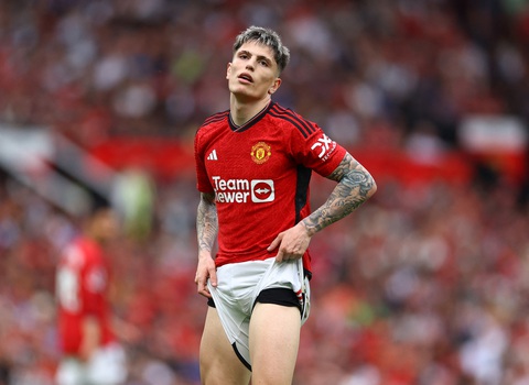 Đánh bại Man United, Arsenal trở lại ngôi đầu Giải ngoại hạng Anh- Ảnh 6. Sự thất vọng của Alejandro Garnacho sau trận thua của Man United trước Arsenal - Ảnh: REUTERS