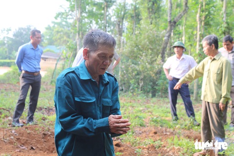 Khai quật địa đạo tìm hài cốt sau 57 năm bị bom Mỹ đánh sập- Ảnh 3. Ông Lê Văn Song mong muốn tìm kiếm được hài cốt cha ruột là liệt sĩ - Ảnh: HOÀNG TÁO