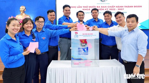 Ủy viên Ban chấp hành Thành Đoàn bỏ phiếu bầu bí thư Thành Đoàn nhiệm kỳ 2022 - 2027 - Ảnh: HỮU HẠNH Ủy viên Ban chấp hành Thành Đoàn bỏ phiếu bầu bí thư Thành Đoàn nhiệm kỳ 2022 - 2027 - Ảnh: HỮU HẠNH