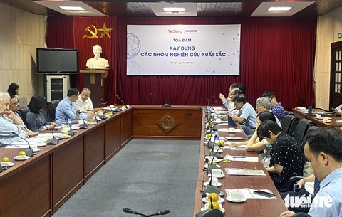 Làm gì để Việt Nam có các nhóm nghiên cứu khoa học xuất sắc?- Ảnh 2. Toàn cảnh buổi tọa đàm Xây dựng các nhóm nghiên cứu xuất sắc - Ảnh: NGUYÊN BẢO