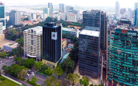 Loạt tòa nhà xanh mọc lên, ôm đôi bờ sông Sài Gòn- Ảnh 6. Tòa nhà Friendship Tower và Ngôi nhà Đức tại TP.HCM (Deutsches Haus Ho Chi Minh City) là hai tòa nhà nằm kế bên nhau tại đường Lê Duẩn (TP.HCM) đều đạt tiêu chuẩn LEED - Ảnh: Friendship Tower