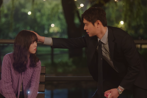 Sao Bỗng dưng trúng số hài hước với Phát thanh viên thành thật- Ảnh 2. Kang Han Na đóng cặp ăn ý với Go Kyung Pyo - Ảnh: Soompi