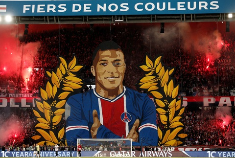 Mbappe ghi bàn ngày chia tay sân Parc des Princes, PSG vẫn thất thủ- Ảnh 1. Tấm băng rôn mà CĐV PSG đã treo lên để tri ân Mbappe - Ảnh: REUTERS