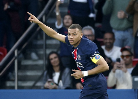 Mbappe ghi bàn ngày chia tay sân Parc des Princes, PSG vẫn thất thủ- Ảnh 2. Mbappe ăn mừng bàn mở tỉ số trước Toulouse - Ảnh: REUTERS