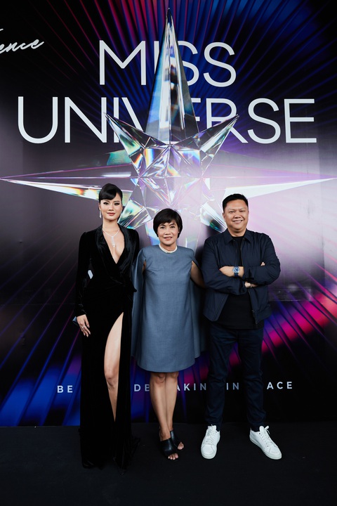 Dàn 'chân dài' đổ bộ thảm đỏ Miss Universe Vietnam 2024- Ảnh 3. Tân giám đốc quốc gia Miss Universe Vietnam - Á hậu 1 Hương Ly, trưởng ban tổ chức Miss Universe VietNam - Nguyễn Thị Thúy Nga