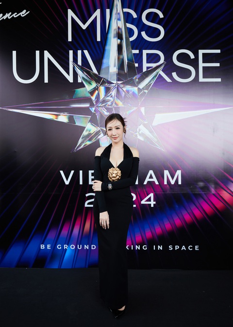 Dàn 'chân dài' đổ bộ thảm đỏ Miss Universe Vietnam 2024- Ảnh 10. Doanh nhân Huỳnh Như trở thành gương mặt quen thuộc trong các cuộc thi nhan sắc với vai trò nhà tài trợ đồng hành