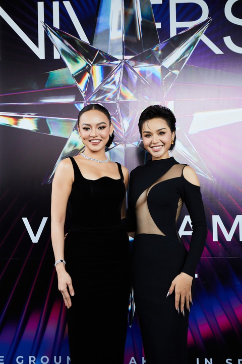 Dàn 'chân dài' đổ bộ thảm đỏ Miss Universe Vietnam 2024- Ảnh 5. Mai Ngô và người mẫu Lê Thu Trang - quán quân The New Mentor.