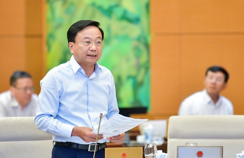 Phó chủ tịch Quốc hội chất vấn về giá vé máy bay tăng cao- Ảnh 3. Thứ trưởng Bộ Giao thông vận tải Nguyễn Danh Huy - Ảnh: GIA HÂN