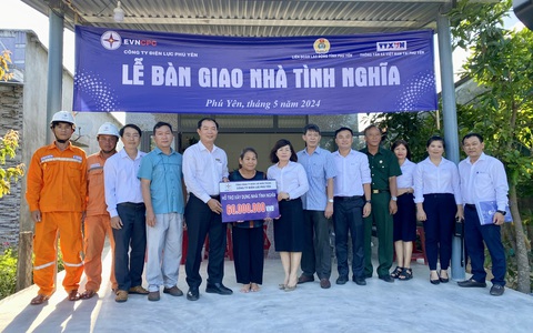 Điện lực Phú Yên trao tiền hỗ trợ xây 4 nhà tình nghĩa- Ảnh 3. Điện lực Phú Yên trao tiền hỗ trợ xây 4 nhà tình nghĩa- Ảnh 3.