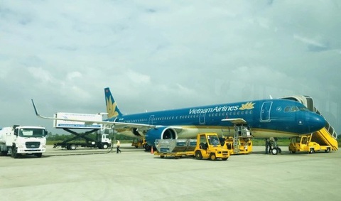 Lâm Đồng đề nghị Vietnam Airlines mở lại các đường bay đến Đà Lạt- Ảnh 1. Lâm Đồng đang đề nghị Vietnam Airlines mở lại các đường bay đến Đà Lạt. Trong ảnh: Máy bay Vietnam Airlines tại sân bay Liên Khương - Ảnh: CÔNG TRUNG