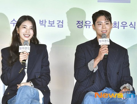 Song đó, bộ trang phục giản dị nhưng lại đắt xắc ra miếng của Suzy Song song đó, bộ trang phục giản dị nhưng lại đắt xắt ra miếng của Suzy