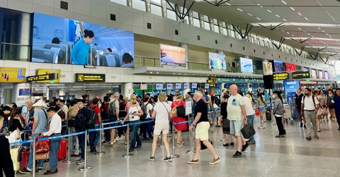 Hai Tran Media & Airs Group 15 năm xây dựng và phát triển- Ảnh 2. Một điểm quảng cáo của doanh nghiệp tại sân bay quốc tế Đà Nẵng - Ảnh: P.Thảo