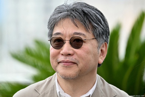 Đạo diễn Hirokazu Kore-eda, ông vừa có mặt tại Việt Nam trong khuôn khổ Liên hoan phim quốc tế TP.HCM và giờ xuất hiện tại Cannes 2024 với vai trò giám khảo - Ảnh: Cannes Đạo diễn Hirokazu Kore-eda, người vừa có mặt tại Việt Nam trong khuôn khổ Liên hoan phim quốc tế TP.HCM và giờ xuất hiện tại Cannes 2024 với vai trò giám khảo