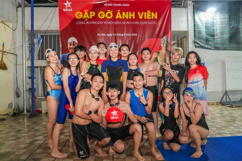 Ánh Viên dạy bơi cho trẻ em Hà Nội sau khi hủy trận 'thủy chiến' sông Hồng- Ảnh 7. Ánh Viên để lại nhiều ấn tượng đẹp với các em nhỏ yêu bơi lội thủ đô - Ảnh: CLB ĐỘI MŨ ĐỎ