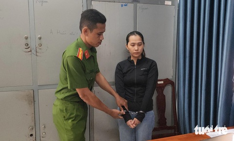 Gom 20 tỉ đồng cho vay đáo hạn nhưng thực tế là chiếm đoạt- Ảnh 1. Bị can Nguyễn Thị Thu Trang bị bắt tạm giam 4 tháng về tội