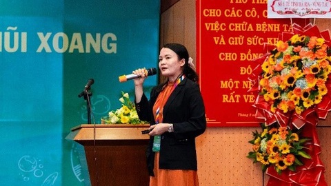 Hướng dẫn chẩn đoán điều trị các bệnh lý mũi xoang 2024 và cập nhật biện pháp quản lý tác nhân siêu vi- Ảnh 5. ThS Trần Thị Thúy Hằng, Bệnh viện đa khoa Tâm Anh TP.HCM phát biểu tại hội thảo