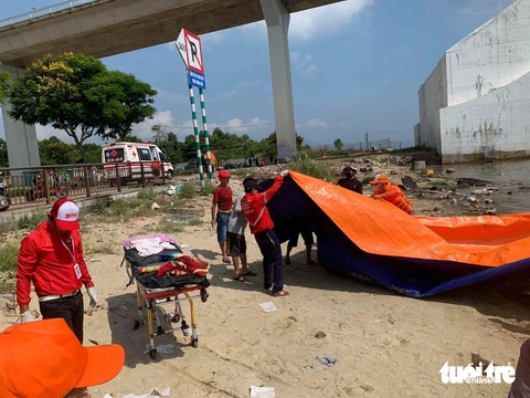 Hơn 10 người nhảy cầu trong 1 tháng, nhóm cứu hộ viết tâm thư ‘mong mọi người tiếp tục sống’- Ảnh 4. Mỗi cuộc tìm kiếm nạn nhân nhảy cầu tốn chi phí 3-4 triệu đồng - Ảnh: SOS Đà Nẵng