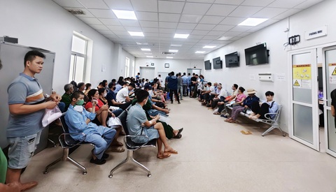 Bệnh nhân chờ chụp cắt lớp tại Bệnh viện K (cơ sở Tân Triều, Hà Nội) vào trưa 13-5 - Ảnh: DƯƠNG LIỄU Bệnh nhân chờ chụp cắt lớp tại Bệnh viện K (cơ sở Tân Triều, Hà Nội) vào trưa 13-5 - Ảnh: DƯƠNG LIỄU