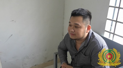 Khởi tố thanh niên nhiều lần đe dọa, đăng ảnh người phụ nữ lên mạng để đòi nợ- Ảnh 1. Lâm Quang Quyền tại cơ quan công an - Ảnh: Công an Tiền Giang
