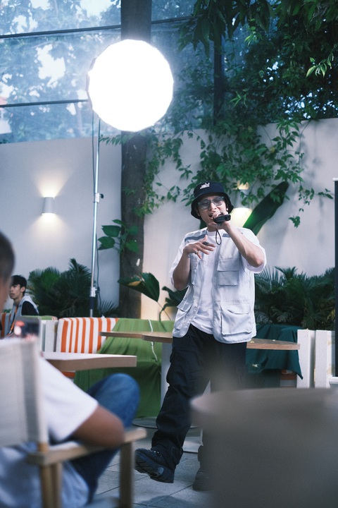 Rapper Datmaniac đổi album lấy rác?- Ảnh 1. Datmaniac thể hiện một ca khúc trong album