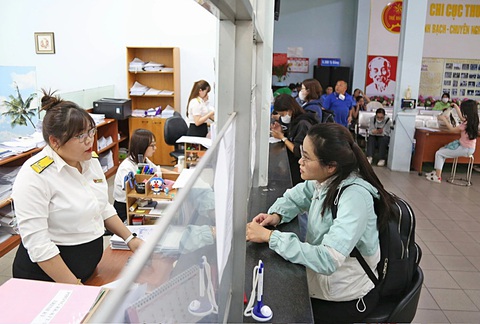 Các chuyên gia lưu ý những người kinh doanh online nên đăng ký và kê khai thuế để tránh bị truy thu sau này - Ảnh: PHƯƠNG QUYÊN Các chuyên gia lưu ý những người kinh doanh online nên đăng ký và kê khai thuế để tránh bị truy thu sau này - Ảnh: PHƯƠNG QUYÊN