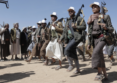 Mỹ, Nga đấu khẩu tại Hội đồng Bảo an về nhóm phiến quân Houthi- Ảnh 1. Những tay súng đi theo nhóm phiến quân Houthi - Ảnh: GETTY IMAGES