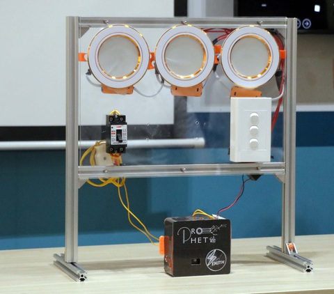 Sinh viên làm robot đa năng hỗ trợ người già- Ảnh 3. Ứng dụng giúp quản lý và dự đoán lượng điện sử dụng của nhóm sinh viên Trường đại học Công nghiệp TP.HCM sáng tạo - Ảnh: TRỌNG NHÂN