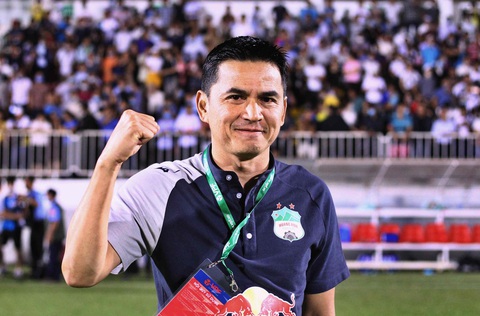 HLV Kiatisak rời Việt Nam: 4 năm chưa có danh hiệu- Ảnh 1. HLV Kiatisak từng suýt vô địch V-League cùng thế hệ vàng CLB Hoàng Anh Gia Lai - Ảnh: QUANG THỊNH