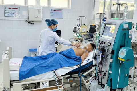 Vụ ngộ độc bánh mì ở Đồng Nai: Còn một bệnh nhi điều trị tại bệnh viện- Ảnh 1. Bệnh nhi ngộ độc nặng sau ăn bánh mì thịt điều trị tại Bệnh viện Nhi đồng Đồng Nai đã có tiến triển tốt, đang dần hồi phục - Ảnh: AN BÌNH