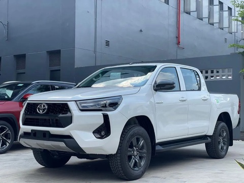 Toyota Hilux 2024 chính thức ra mắt: Giá cao nhất 999 triệu đồng, đối đầu Ford Ranger- Ảnh 1. Toyota Hilux 2024 chính thức có mặt tại đại lý - Ảnh: Đại lý Toyota