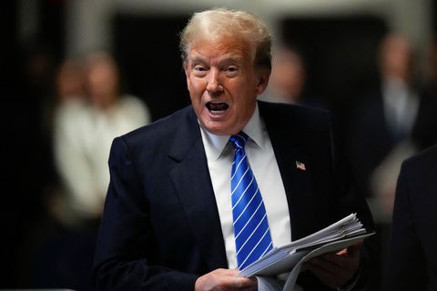 Cựu Tổng thống Mỹ và ứng cử viên tổng thống của Đảng Cộng hòa năm 2024 Donald Trump phát biểu với báo giới sau khi kết thúc phiên tòa ngày 13-5 ở New York - Ảnh: AFP Cựu tổng thống Mỹ và ứng cử viên tổng thống của Đảng Cộng hòa năm 2024 Donald Trump phát biểu với báo giới sau khi kết thúc phiên tòa ngày 13-5 ở New York - Ảnh: AFP