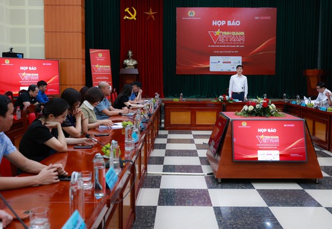 Ông Ngọ Duy Hiểu - phó chủ tịch Tổng liên đoàn Lao động Việt Nam - phát biểu tại họp báo Chương trình Vinh quang Việt Nam - Ảnh: HẢI NGUYỄN Ông Ngọ Duy Hiểu - phó chủ tịch Tổng liên đoàn Lao động Việt Nam - phát biểu tại họp báo chương trình Vinh quang Việt Nam - Ảnh: HẢI NGUYỄN