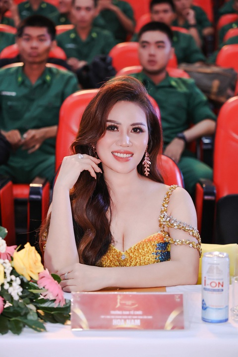 Bà Hoa Nam – Trưởng ban tổ chức cuộc thi Bà Hoa Nam - trưởng ban tổ chức cuộc thi