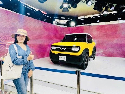Ra mẫu xe điện mới, cổ phiếu VinFast trên sàn Nasdaq bật tăng mạnh- Ảnh 1. Tại Việt Nam, VinFast chốt giá bán ô tô điện mini 235 triệu đồng/chiếc, chạy 210km/lần sạc đang thu hút chú ý của khách hàng - Ảnh: CÔNG TRUNG