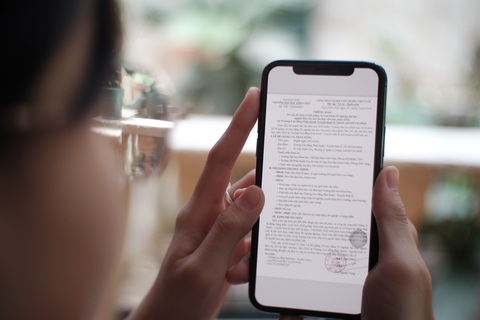 Sinh viên sắp tốt nghiệp phải đóng thêm học phí do sơ suất của nhà trường- Ảnh 1. Thông báo thu 800.000 đồng lệ phí tốt nghiệp trước đó gây bức xúc trong sinh viên - Ảnh: NGỌC PHƯỢNG
