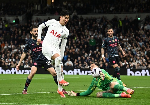 Man City vươn lên ngôi đầu, nắm quyền tự quyết trong cuộc đua vô địch Premier League- Ảnh 2. Son Heung Min có trận đấu mờ nhạt trước Man City - Ảnh: REUTERS