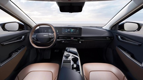 Kia EV6 2024 ra mắt cùng nhiều nâng cấp đáng chú ý, vẫn chưa hẹn ngày về Việt Nam- Ảnh 5. Ảnh nội thất duy nhất được Kia công bố, dễ nhìn thấy nhiều thay đổi từ màn hình, vô lăng xe - Ảnh: Kia