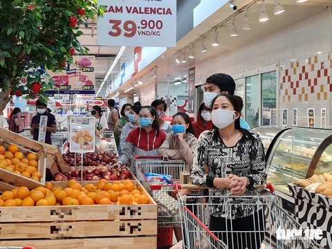 Lương 8 triệu vẫn ở lại thành phố: Nhiều cơ hội, làm sao để tránh về già trắng tay?- Ảnh 4. Lượng người ở các TP lớn rất đông, vì vậy cũng là cơ hội để mọi người bám trụ lại, tìm kiếm cơ hội - Ảnh minh họa: TRIỆU VÂN