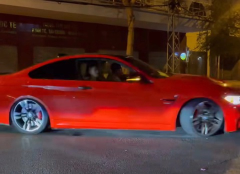 Giao ô tô BMW cho con chưa đủ tuổi 'drift', hai mẹ con bị phạt gần 20 triệu đồng- Ảnh 1. N.Đ.D. chưa đủ tuổi điều khiển nhưng chạy