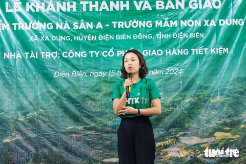 Có phòng học mới, cô trò không sợ mưa gió trên đỉnh cheo leo nữa- Ảnh 5. Bà Hàn Thị Thủy - trưởng ban Truyền thông, Công ty Cổ phần Giao Hàng Tiết Kiệm - Ảnh: HÀ THANH