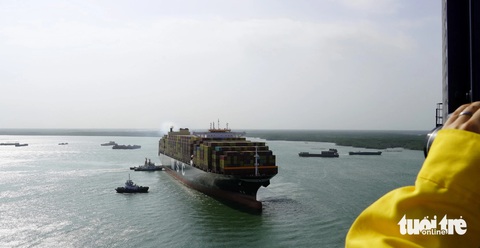 Cái Mép - Thị Vải cần gì để thành cảng trung chuyển quốc tế?- Ảnh 4. Một tàu container cập Cái Mép - Thị Vải - Ảnh: ĐÔNG HÀ