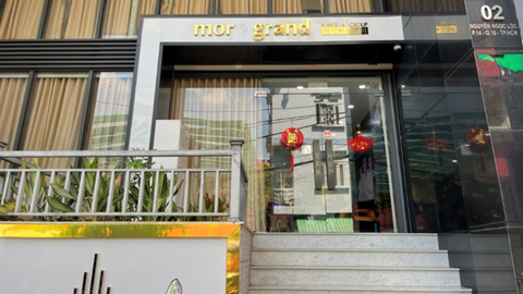 Rước họa vì nghe quảng cáo đi 'tân trang cô bé', 'tăng size cậu nhỏ'- Ảnh 1. Cơ sở Mor Grand ở số 2 Nguyễn Ngọc Lộc, phường 14, quận 10 (TP.HCM) bị Thanh tra Sở Y tế TP.HCM phát hiện quảng cáo “Tăng size cậu nhỏ không phẫu thuật chuẩn y khoa” sai sự thật - Ảnh: Thanh tra Sở Y tế TP.HCM
