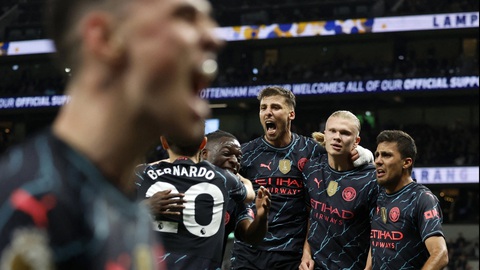 Cờ đến tay Man City- Ảnh 1. Man City đang nắm trong tay lợi thế lớn trong cuộc đua vô địch - Ảnh: Reuters