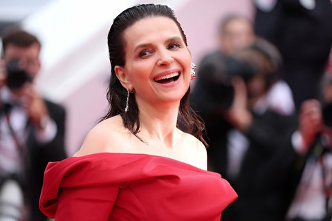 Bảo vật điện ảnh Pháp Juliette Binoche tại thảm đỏ Cannes 2024, cô từng đóng chính trong phim Muôn vị nhân gian của đạo diễn Trần Anh Hùng - Ảnh: Getty Images Bảo vật điện ảnh Pháp Juliette Binoche tại thảm đỏ Cannes 2024, cô từng đóng chính trong phim Muôn vị nhân gian của đạo diễn Trần Anh Hùng - Ảnh: Getty Images