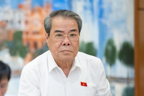 Giáo viên phản ánh không được trả lương dạy thêm giờ, Bộ Giáo dục và Đào tạo chưa làm rõ nguyên nhân- Ảnh 1. Trưởng Ban Dân nguyện Dương Thanh Bình - Ảnh: GIA HÂN