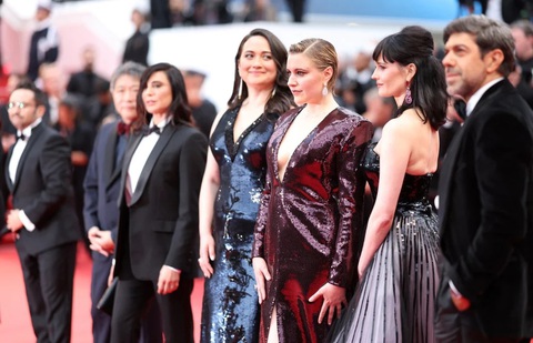Thảm đỏ LHP Cannes 2024 rực rỡ ngày khai mạc- Ảnh 4. Ban giám khảo sẽ có nhiệm vụ trao giải Cành cọ vàng cho một trong 22 phim tham gia tranh giải.