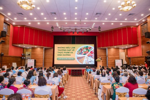 Bí quyết để có bữa ăn cân đối dinh dưỡng- Ảnh 1. Hội thảo diễn ra tại TP Hà Nội, ngày 11-5-2024. Ảnh: Đ.H